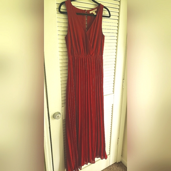 Small Forever 21 Red Column Gown sleeveless elegance weddings prom… - Picture 1 of 11